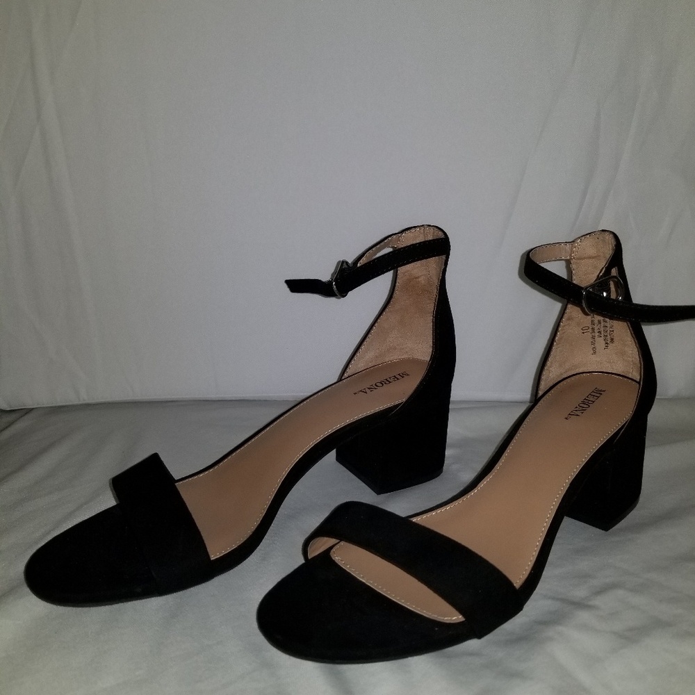 Women's black suede mule sandal. Size 10.